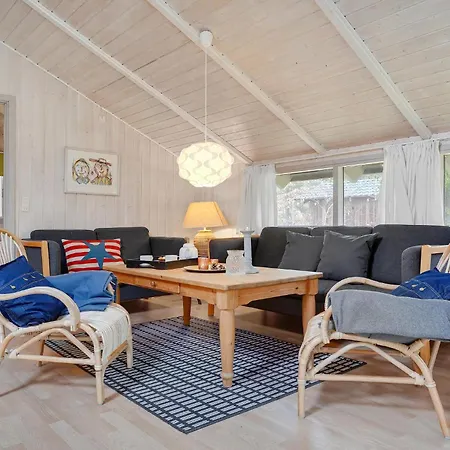 Hébergement de vacances Magnifique Maison À Knebel Avec Sauna